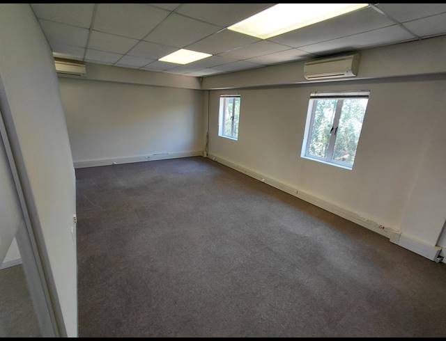 224M² OFFICE TO LET IN FOURWAYS